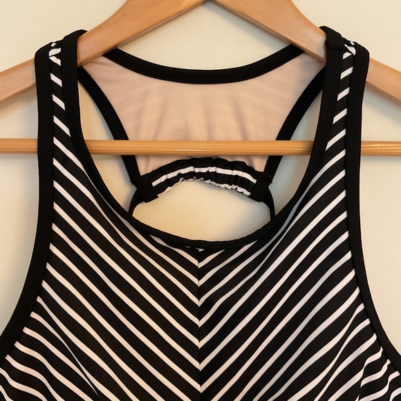 NWT Kona Sol Twist Front Longline Bikini Swim Top Black White Striped Sz D/DD - Picture 2 of 7